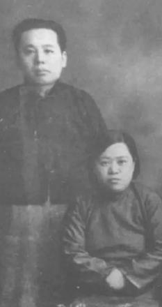 1913年，张恨水被迫结婚，他嫌弃妻子貌丑，却经常和妻子同房，不久后，妻子怀孕生
