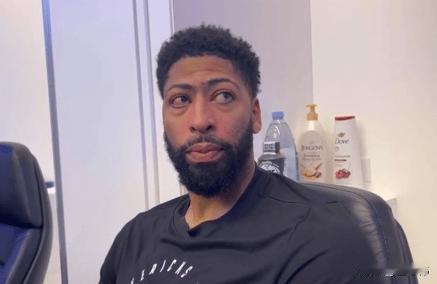 最好的得分手！浓眉戴维斯谈老对手杜兰特：

“KD还是一样，最好的得分手。”
