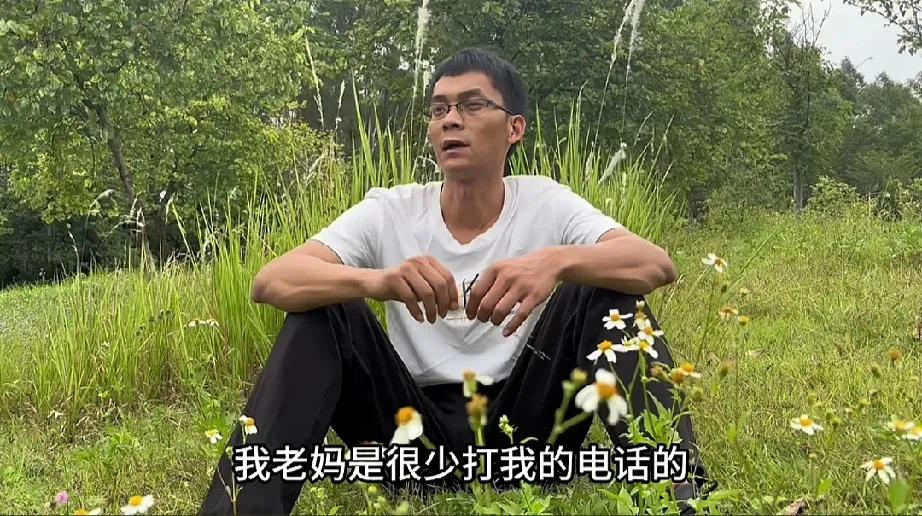 孩子永远是父母的心头肉，唐尚珺的妈妈也特别关心唐尚珺，很少给唐尚珺打电话的妈妈也