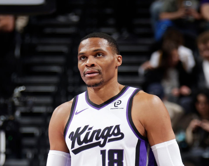 半场结束，国王51:62爵士，威少8分3板5助2断，下半场继续加油，你威感恩节估