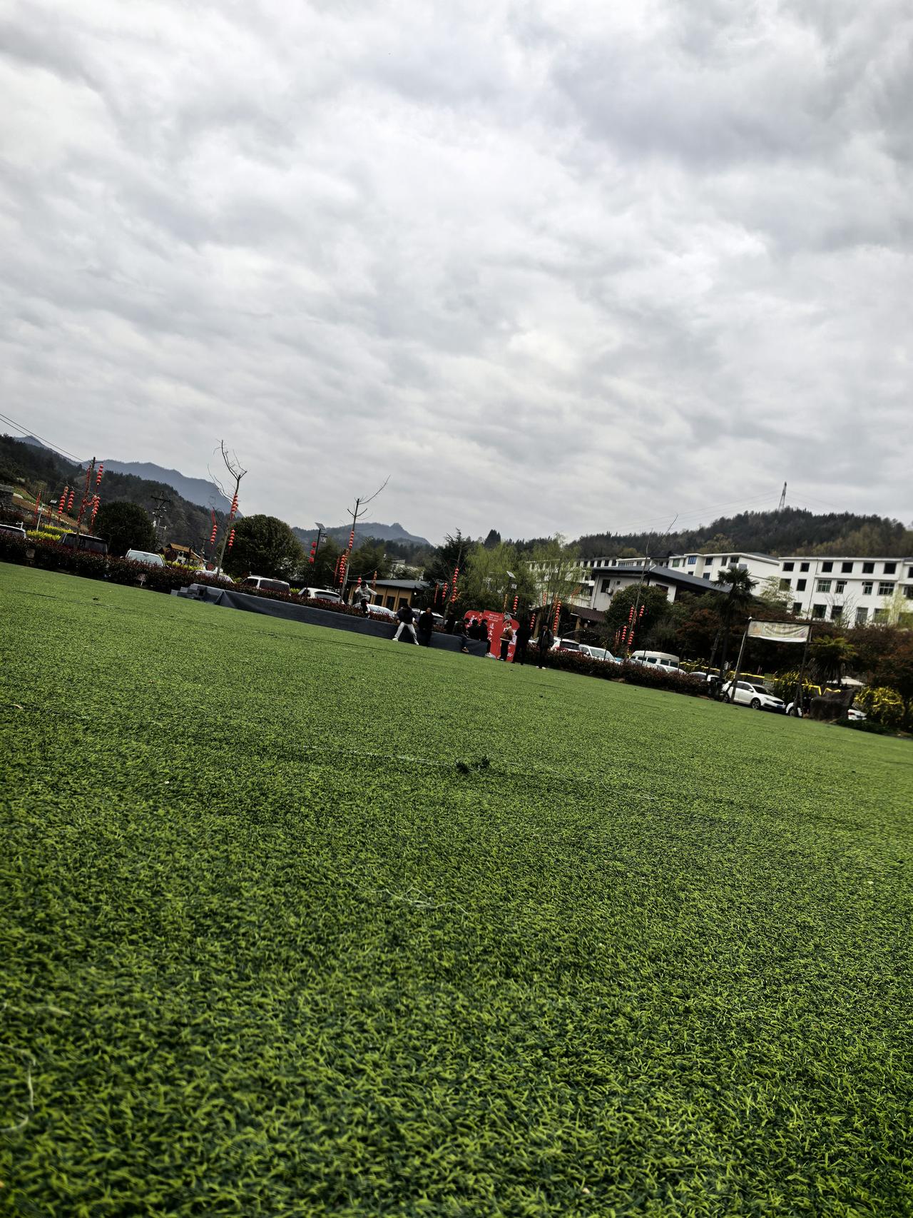 春日生活打卡季绿油油的一片地，适合跳舞💃打牌！