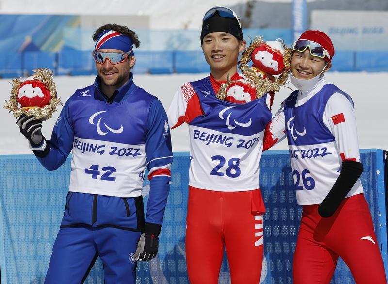 云南小伙蔡佳云在米兰冬残奥会上简直杀疯了，勇夺三金成了中国体育代表团首位“三冠王