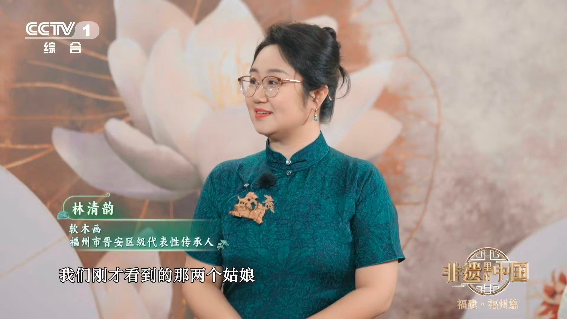 中国人把亭台楼阁戴在头上软木画发饰，让建筑美学在发间流动！以刀为笔，以木为墨，雕