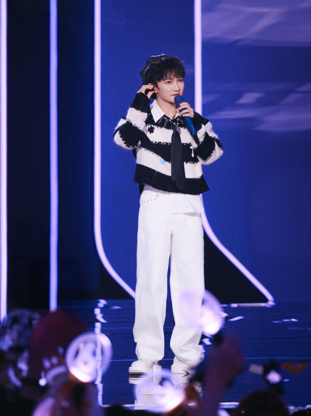 周深 1️⃣腾讯音乐由你榜💞周深新歌元来是这样～所以爱一个人多么渺小也觉得富有