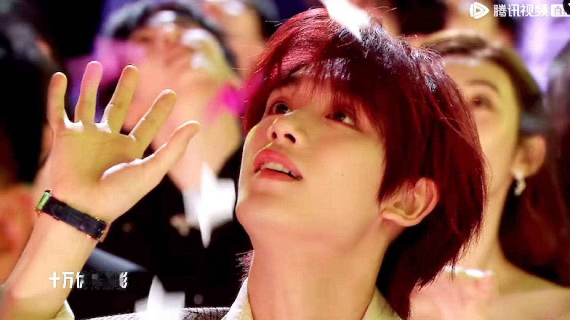 幸福请降临丁程鑫手心 幸福和好运请降落在我们小丁的手心～ 