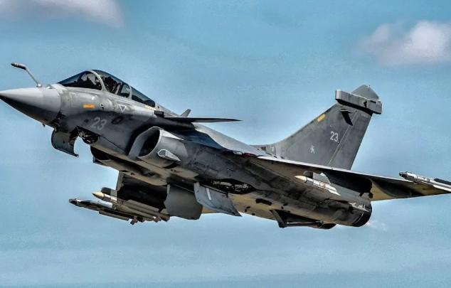 以色列彻底杀疯，警告法国只要敢承认巴勒斯坦建国就侵占法国领土。

马克龙站在联合