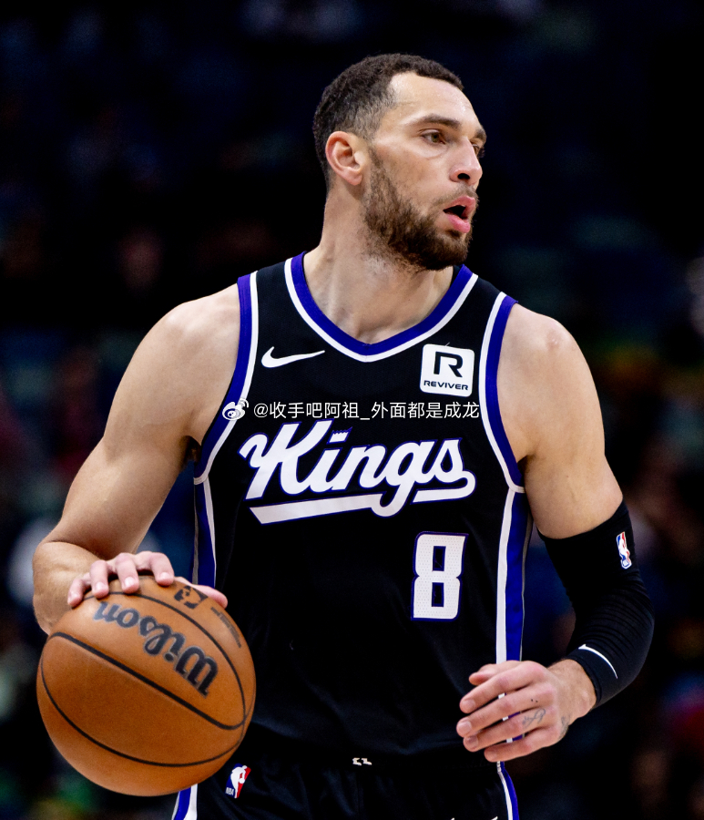 手感低迷！国王半场三分18中3&落后快船20分NBA季前赛，快船对阵国王。国王在