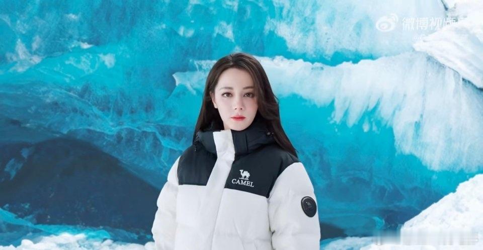 骆驼全球品牌代言人迪丽热巴骆驼羽神鹅绒服  【骆驼×迪丽热巴｜羽神鹅绒服：踏雪而
