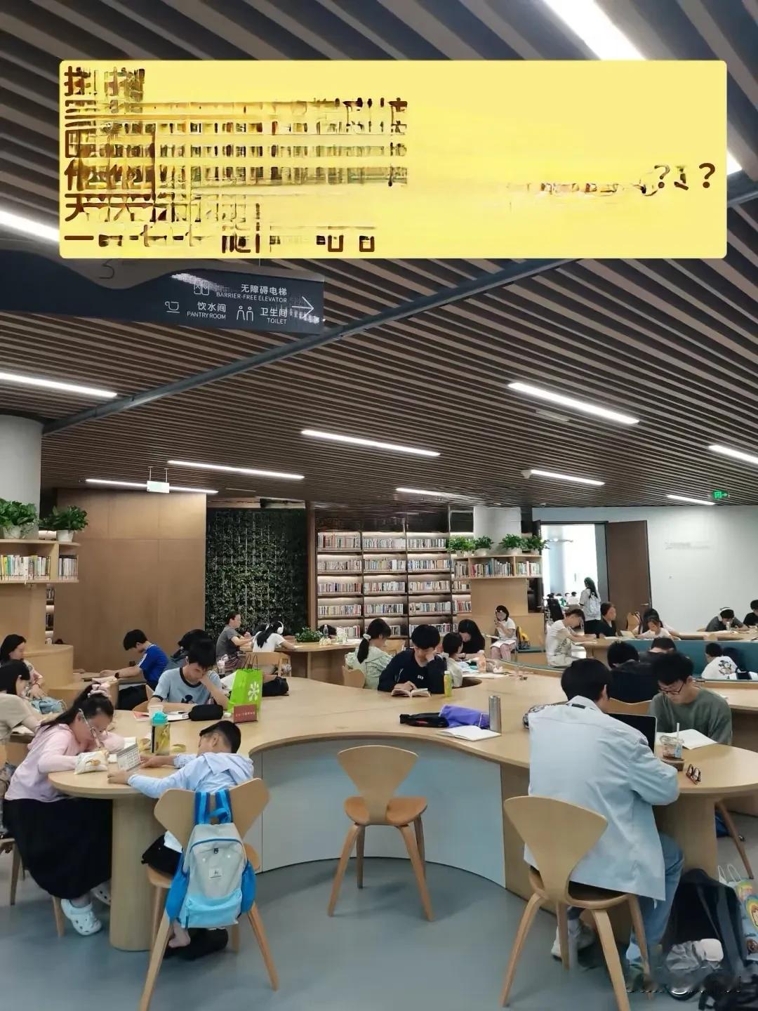 值得欣慰的是，与无耻媒体讨伐在图书馆玩乐的儿童形成鲜明对比，大型图书馆都是欢迎儿