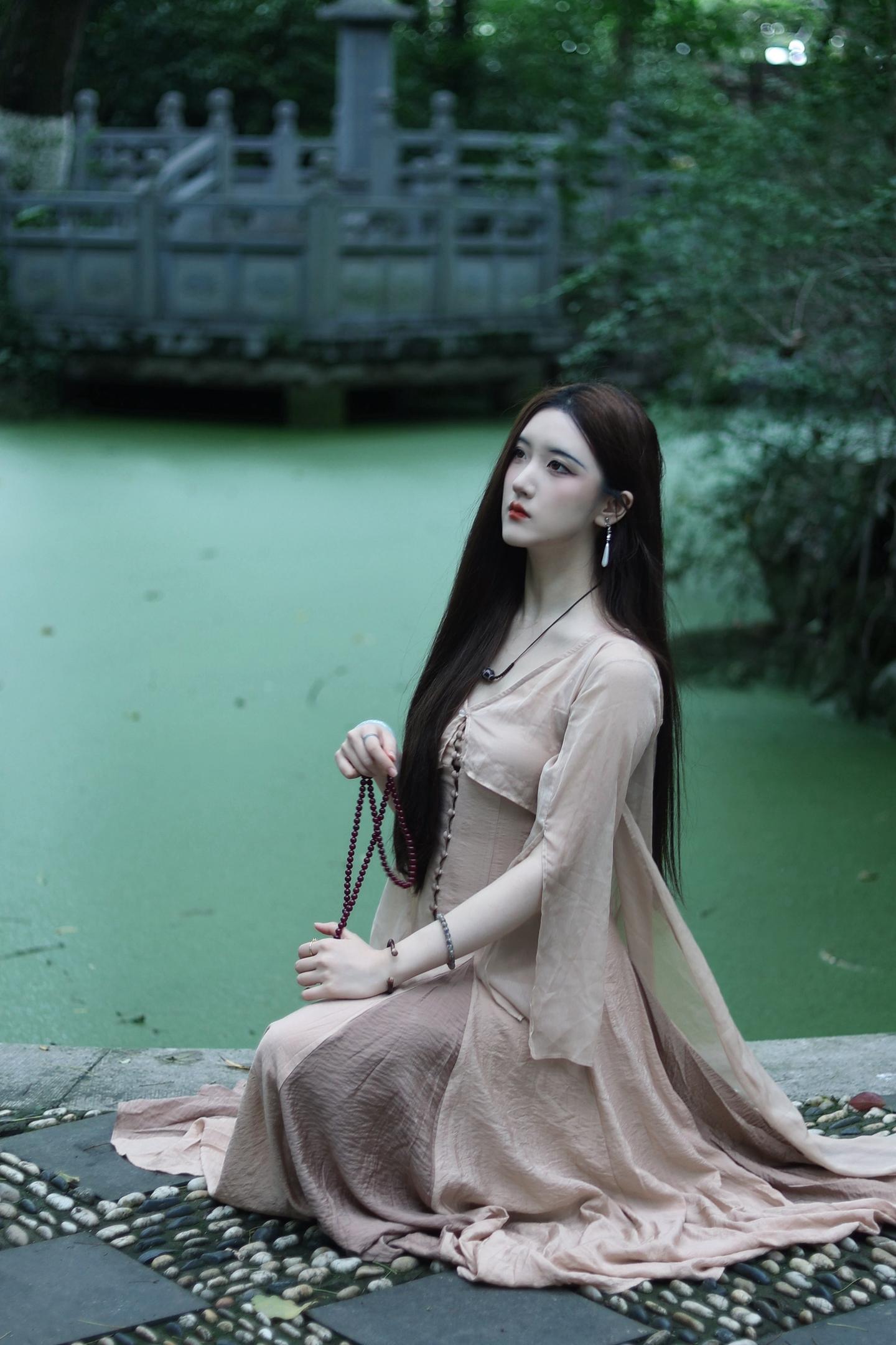 不论凶吉都去做的人，才有资格问天意。风雪又何止压了我两三年。