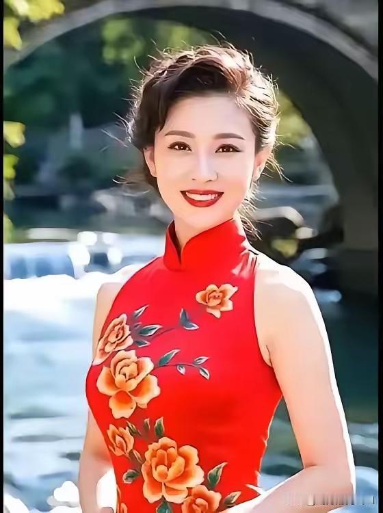 清江引·幺姑回娘家
清晨鹊啼音韵俏，
幺姑归乡道。
丹江柳泛芽，
秦岭花含笑。