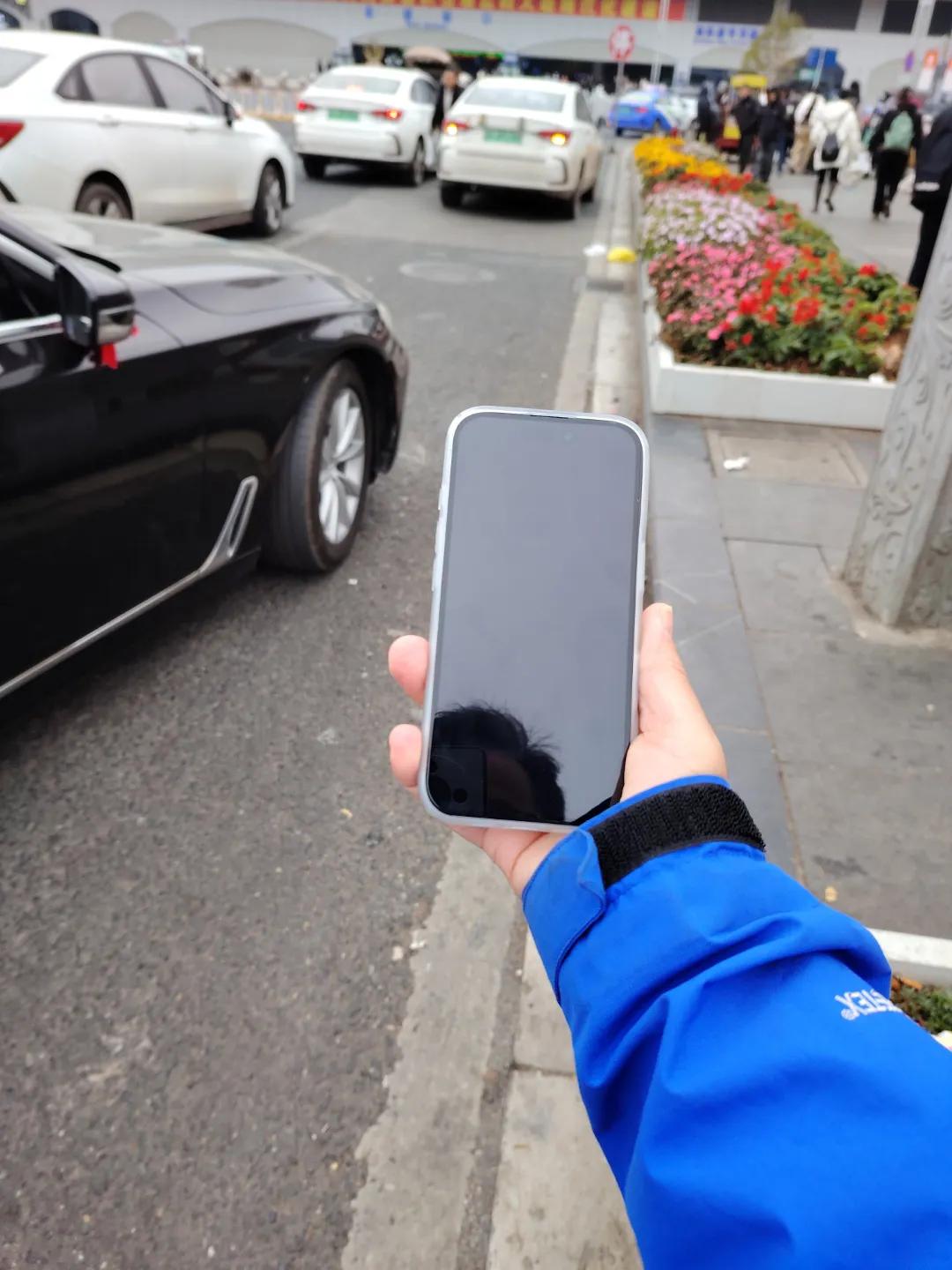 捡到手机又弄丢，赔偿2999元
1月14日，一媒体报道，广西一男子不慎遗失了一部