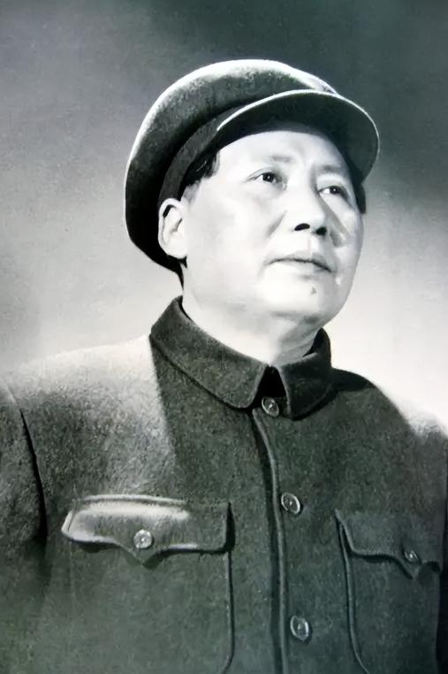 1956年，毛主席一行“偷偷”在外面吃了顿羊肉泡馍，付账时，大家全都看向主席，毛