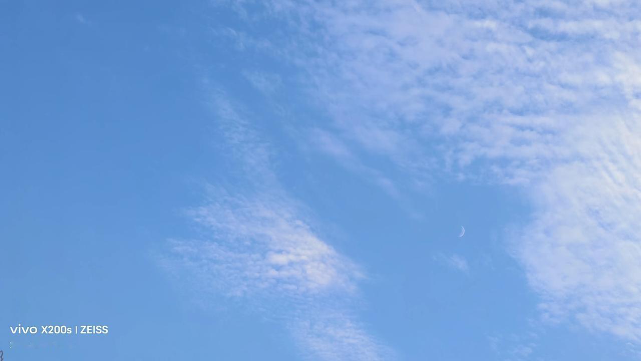 偶想一上联，请网友赐下联

上联：雨过天晴天不雨
下联：
友友请出下联