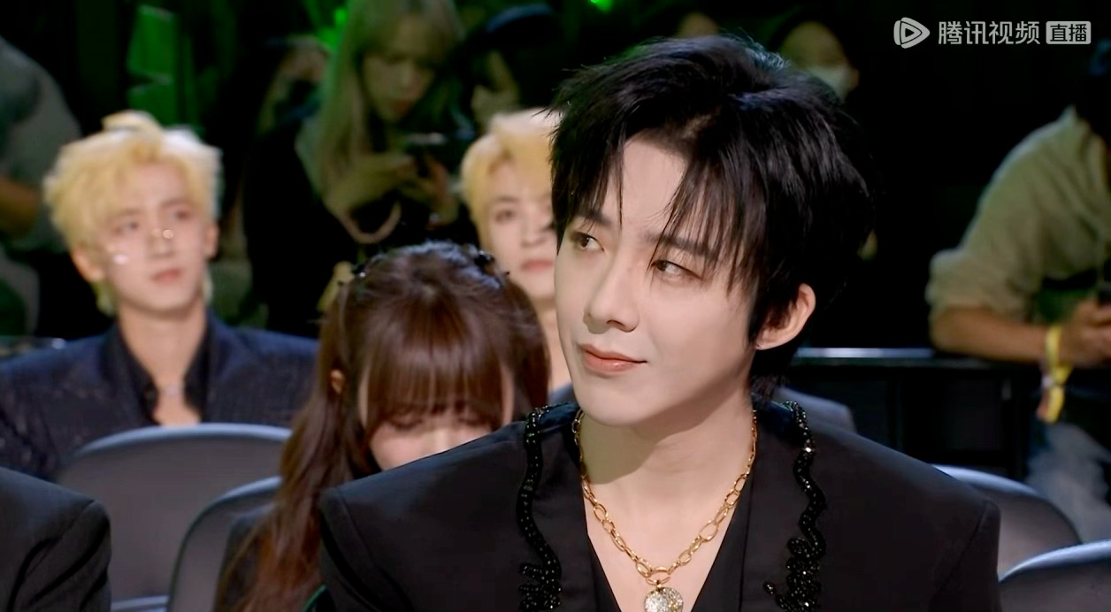 哎哟刘宇宁的大怼脸。。。今天刘哥帅的。。。 