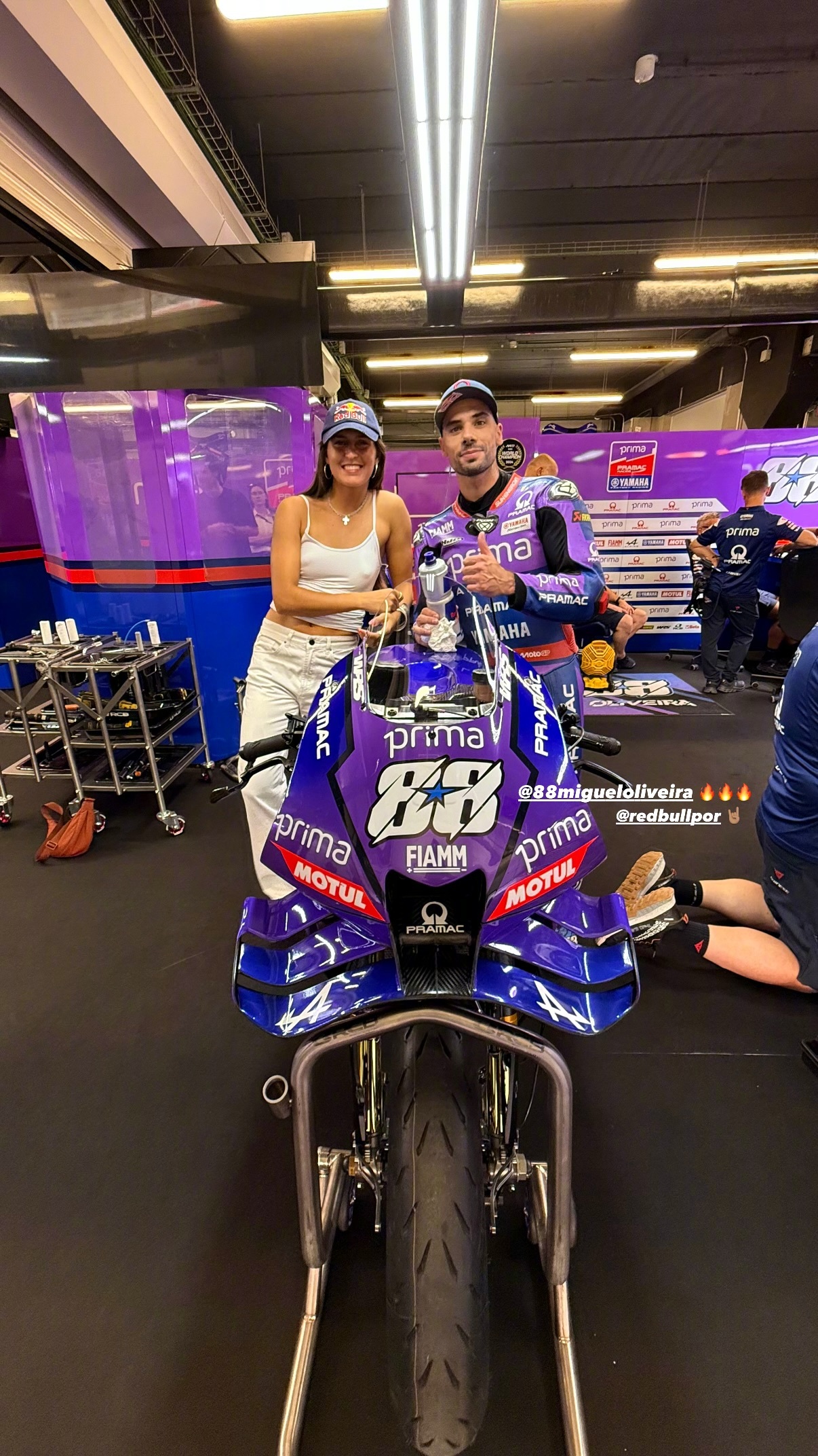 🏍️MotoGP加泰罗尼亚大奖赛上出现了一些熟悉的帅哥靓女身影😍巴萨[超话]