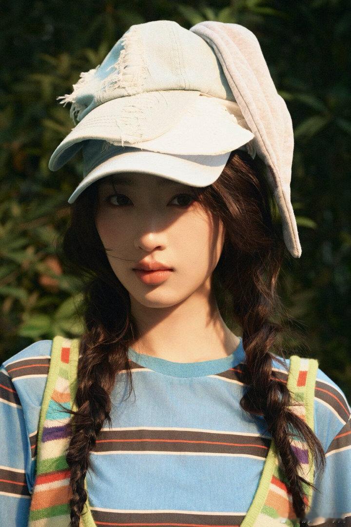 邓恩熙居然才21岁邓恩熙21岁庆生照 邓恩熙的氧气感生日写真，果真是少女才能拍出