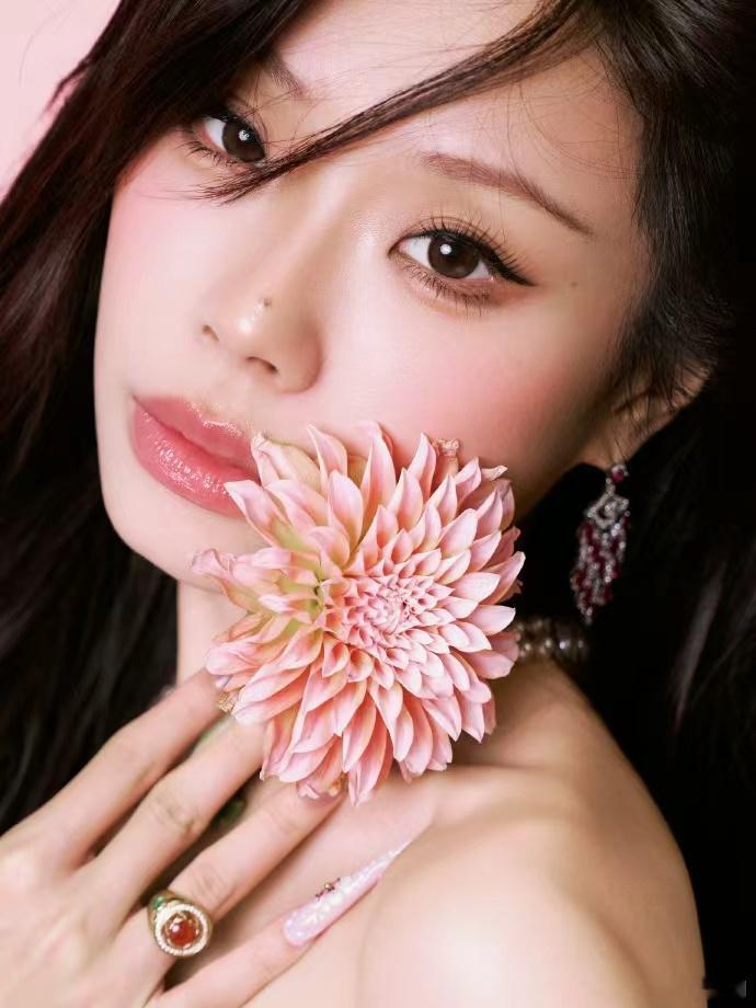 万妮达转发区万妮达用真诚简简单单地感动了所有人 万妮达转发区，谁懂一直有在被歌手