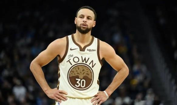 勇士大胜魔术！库里26分6助攻，1分半之内在第三节连砍10分一举奠定优势，伟大的