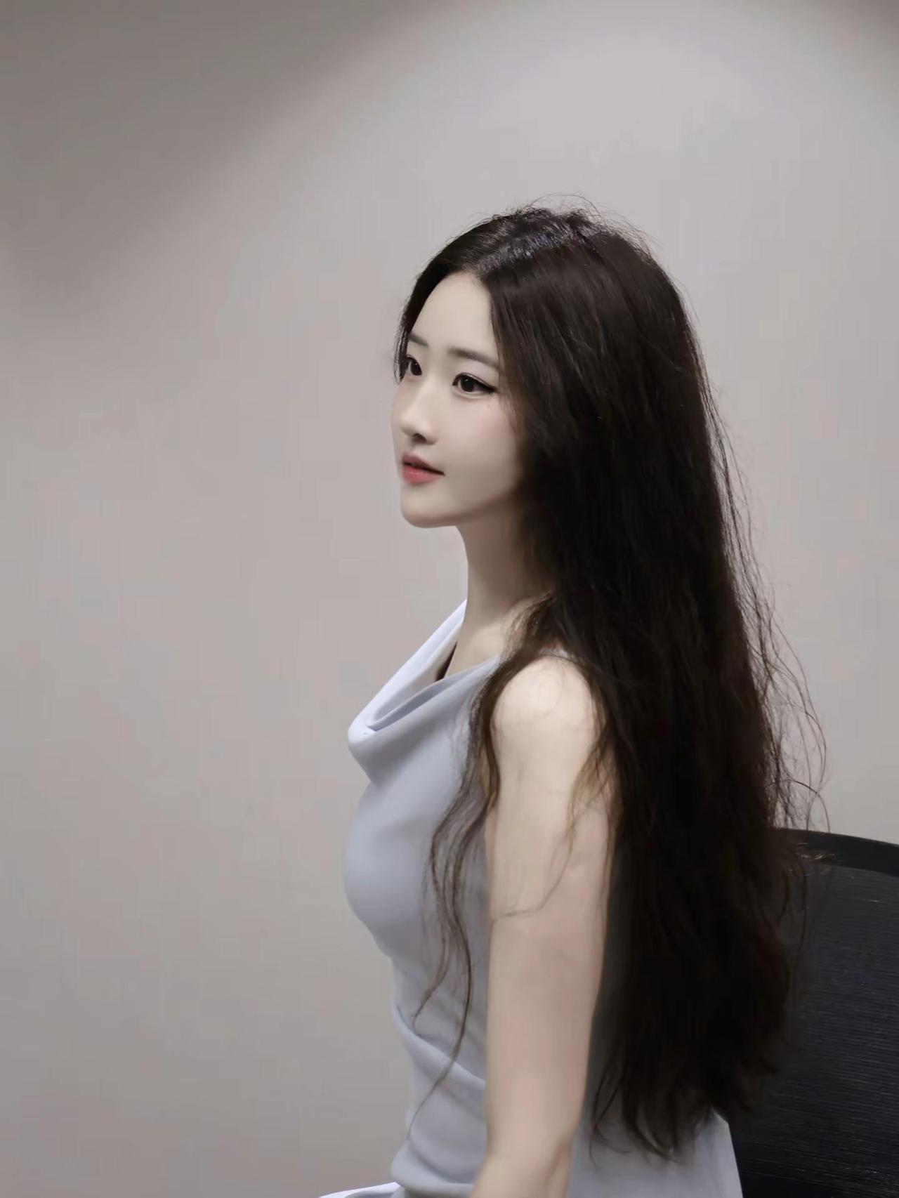 这一身完全office lady 气质欧尼