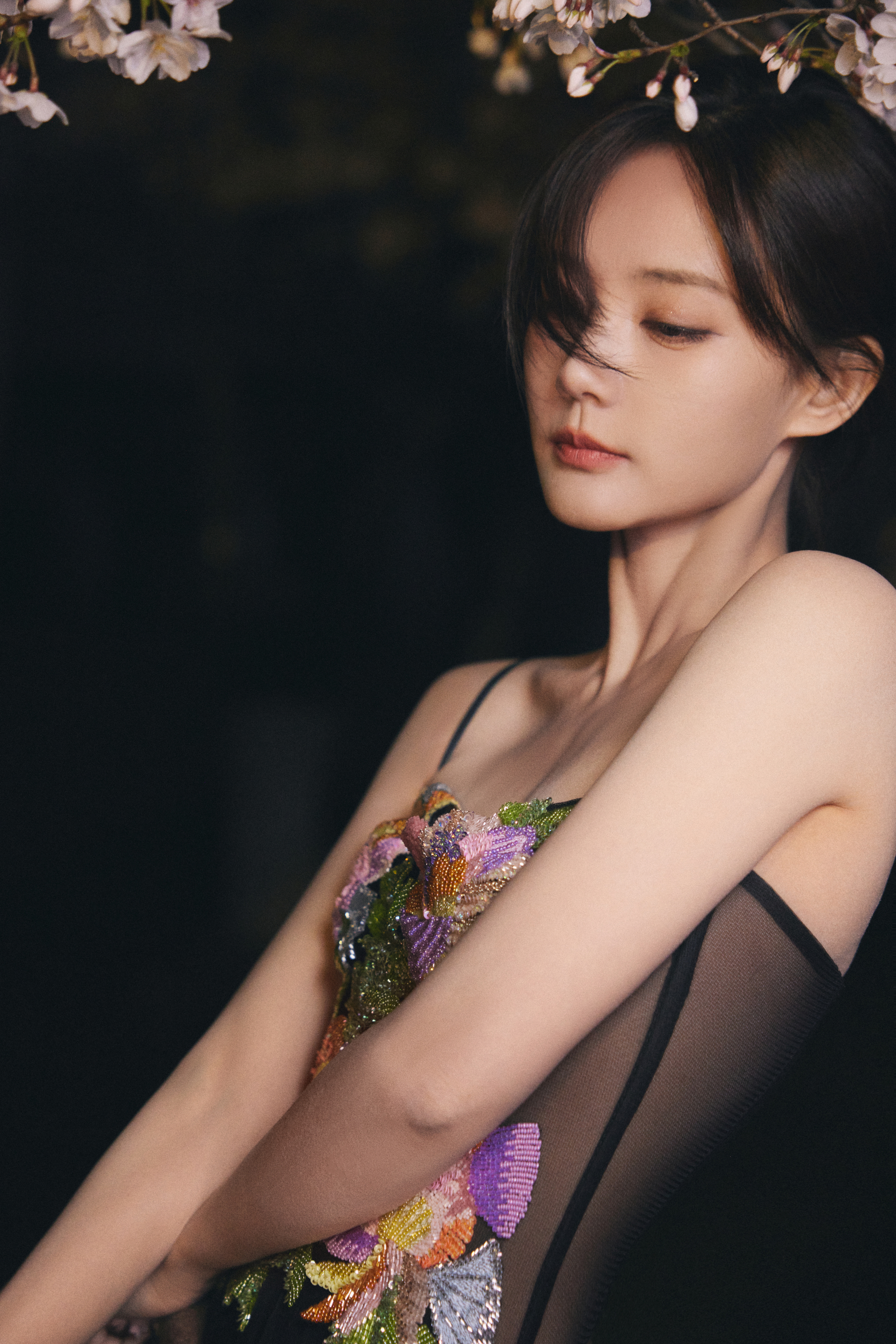 李一桐  月下回眸，落日玫瑰🌇#李一桐[超话]# ​​​