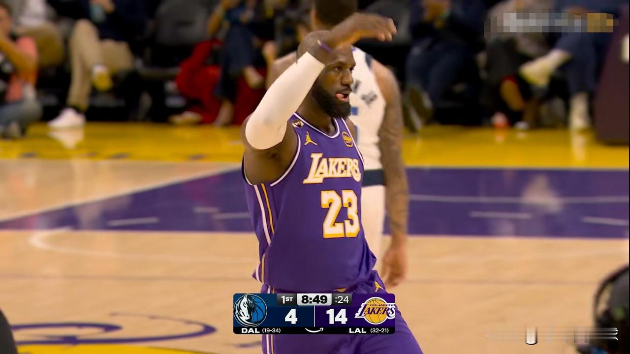 湖人超级球星詹姆斯真是大杀四方！在今天湖人主场迎战独行侠的比赛中，目前双方的第一