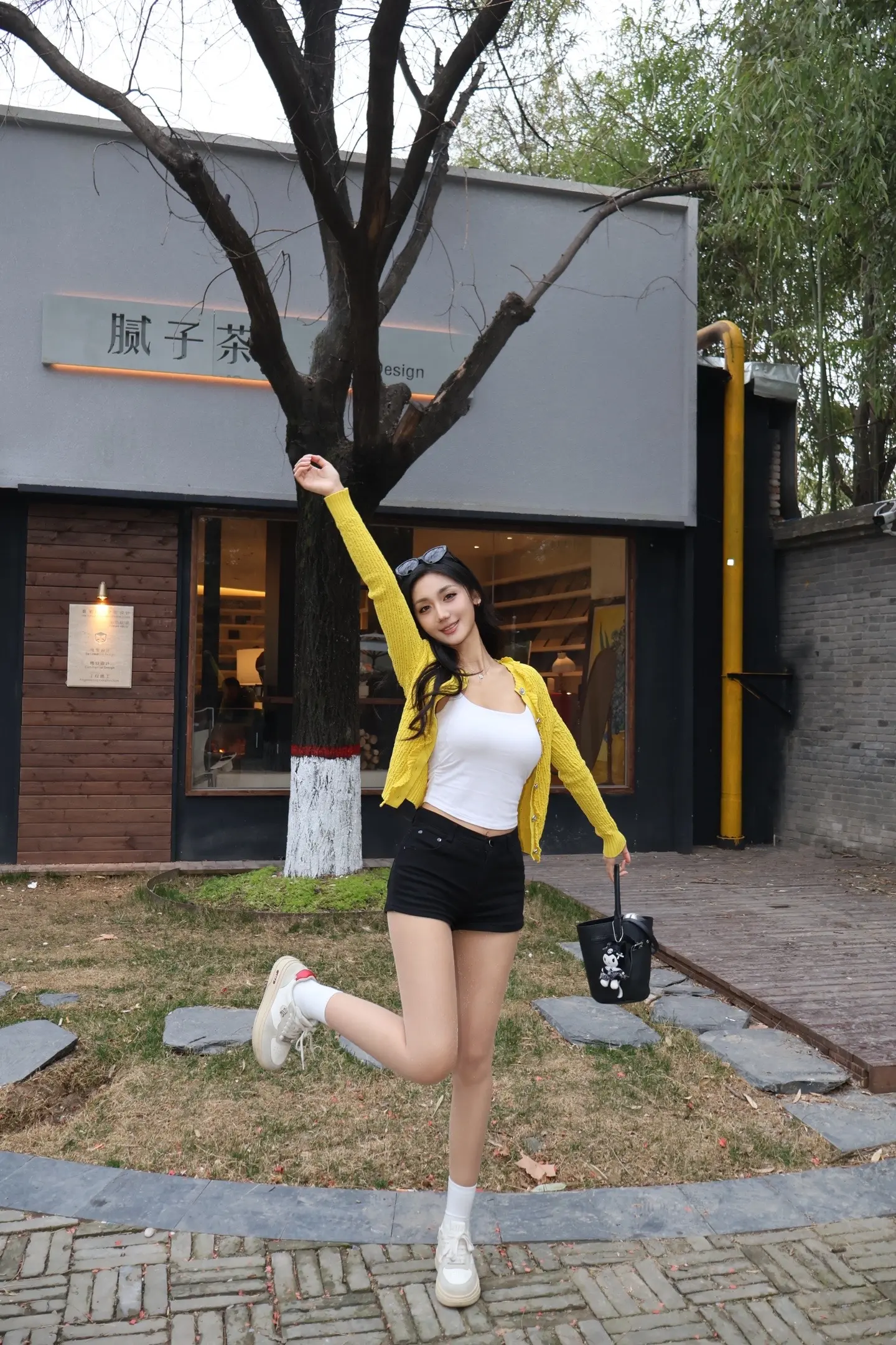 你要储蓄你的可爱 眷顾你的善良 变得勇敢，当这个世界越来越坏时 只希望...