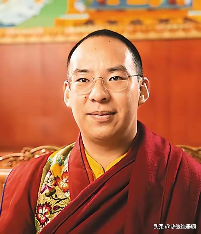 班禅大师说，今天比过去过得好，对明天充满着希望，这是我对幸福的诠释。所以我们身在