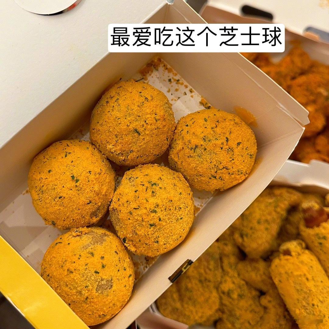 🍗🍗BHC炸鸡的确值得吃一次！！！（如果来🇰🇷的话记得吃哈哈哈）最喜欢芝