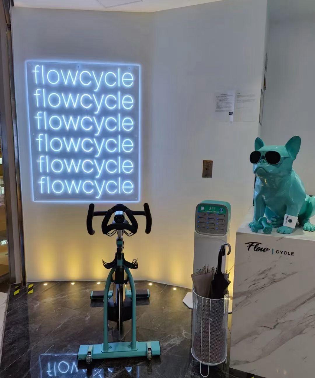 站在2025尾巴上，静安寺倒计时牌前，上海人正在经历一场集体心理决算

离202