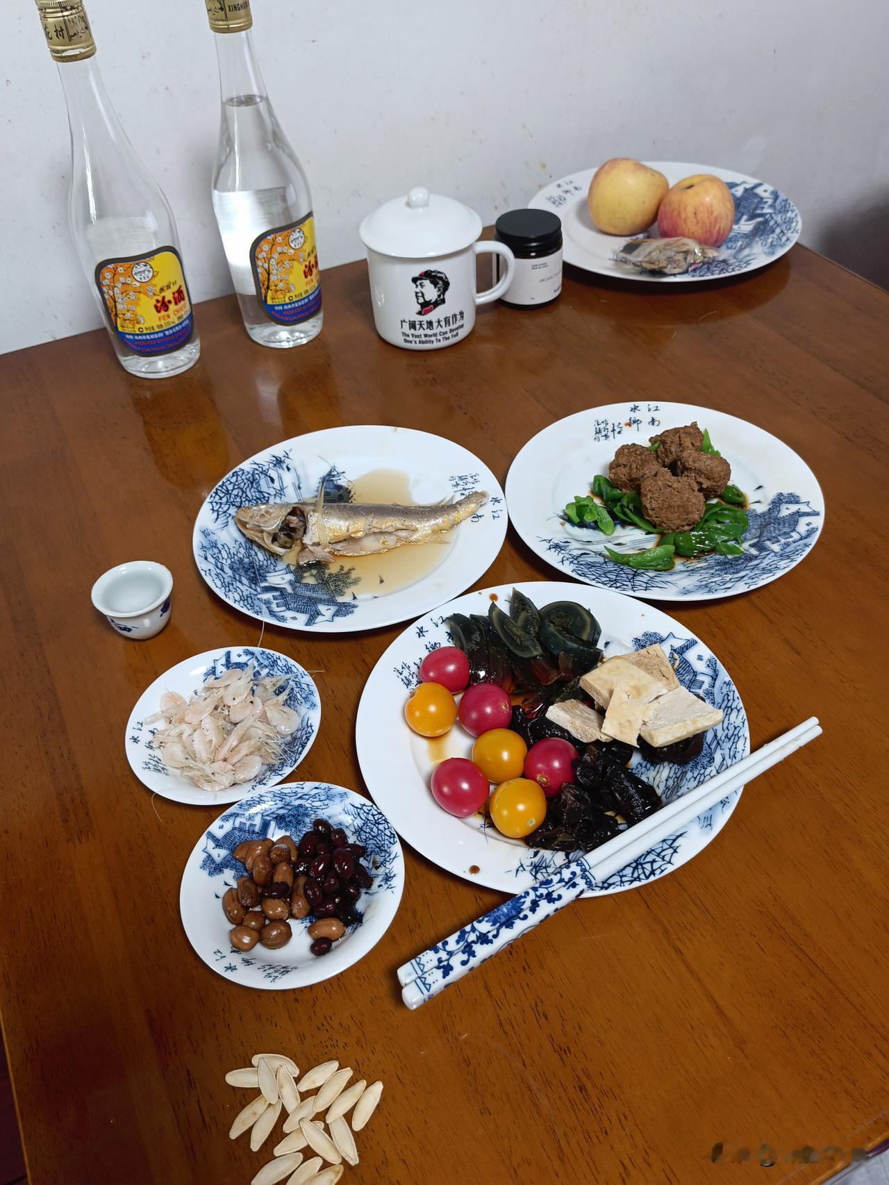 73岁的单身老男人每天的高光时刻，就是中午小酒小菜，那一坐下来，满心轻松愉快，先