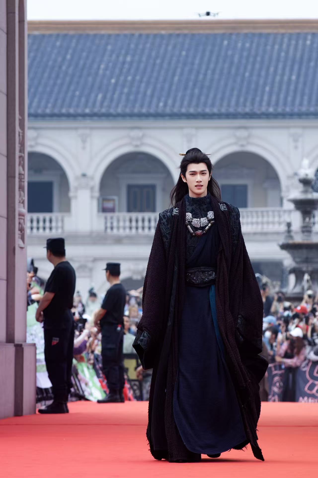 李昀锐打戏给到夯李昀锐打戏 美而狠看李昀锐的打戏总能感受到满满的诚意，没有多余的