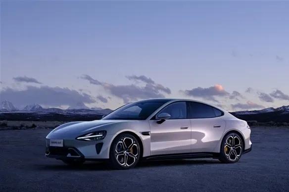 小米汽车的价格已经公开啦，它选择的第一款车是轿跑车型，这让我有点好奇。为啥小米不