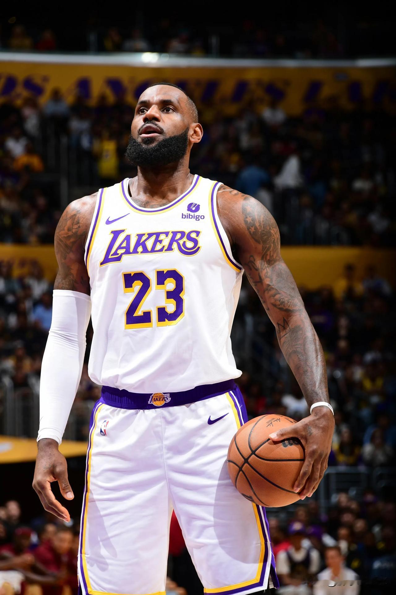 2024年7月7日，湖人官方宣布，球队正式与詹姆斯完成续约。据报道，湖人与詹姆斯