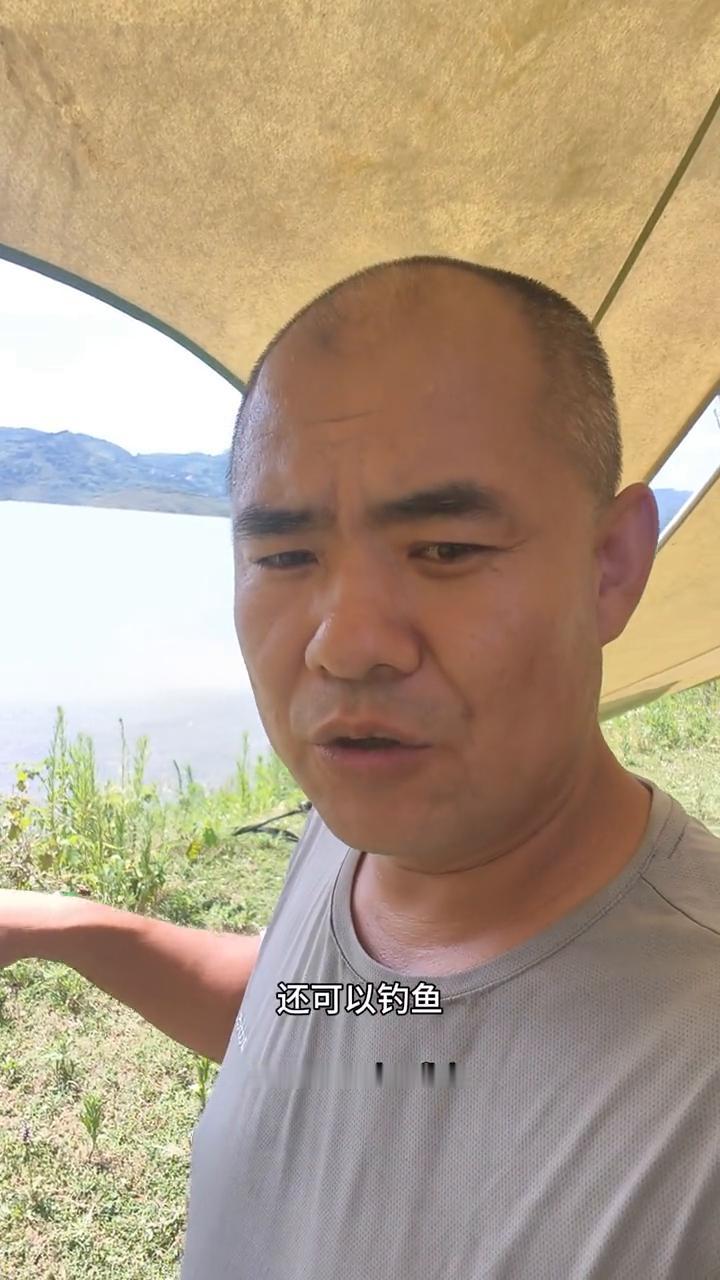 这里是贵州织毕节嘎阿鲁湖，在这里可以露营、烧烤，还可以钓鱼。由于这几天下雨的原因
