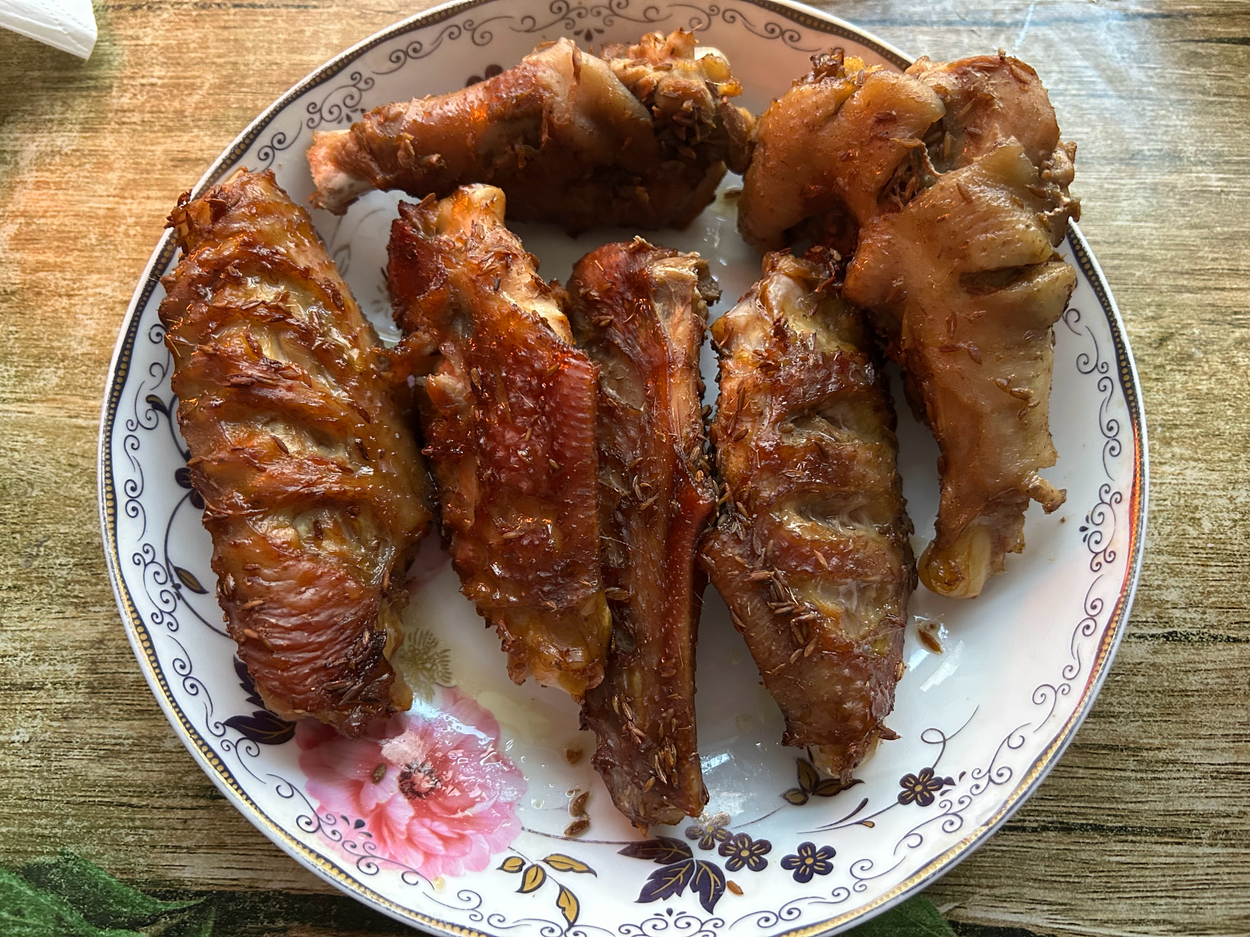 家养鸡没办法烤，肉太硬了，再也不做了，费挺大劲，烤完还打翻一盘