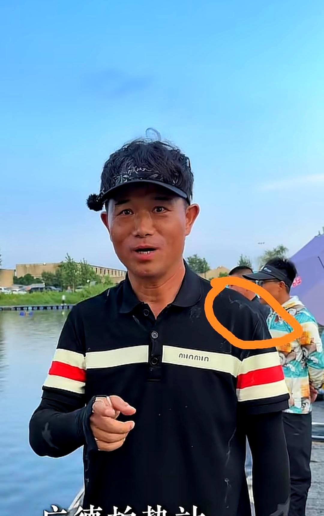 昨天刷到邓刚在广德柏垫站直通大武台第三站的现场视频，本来只是给天元黑坑鲢鳙战队赛