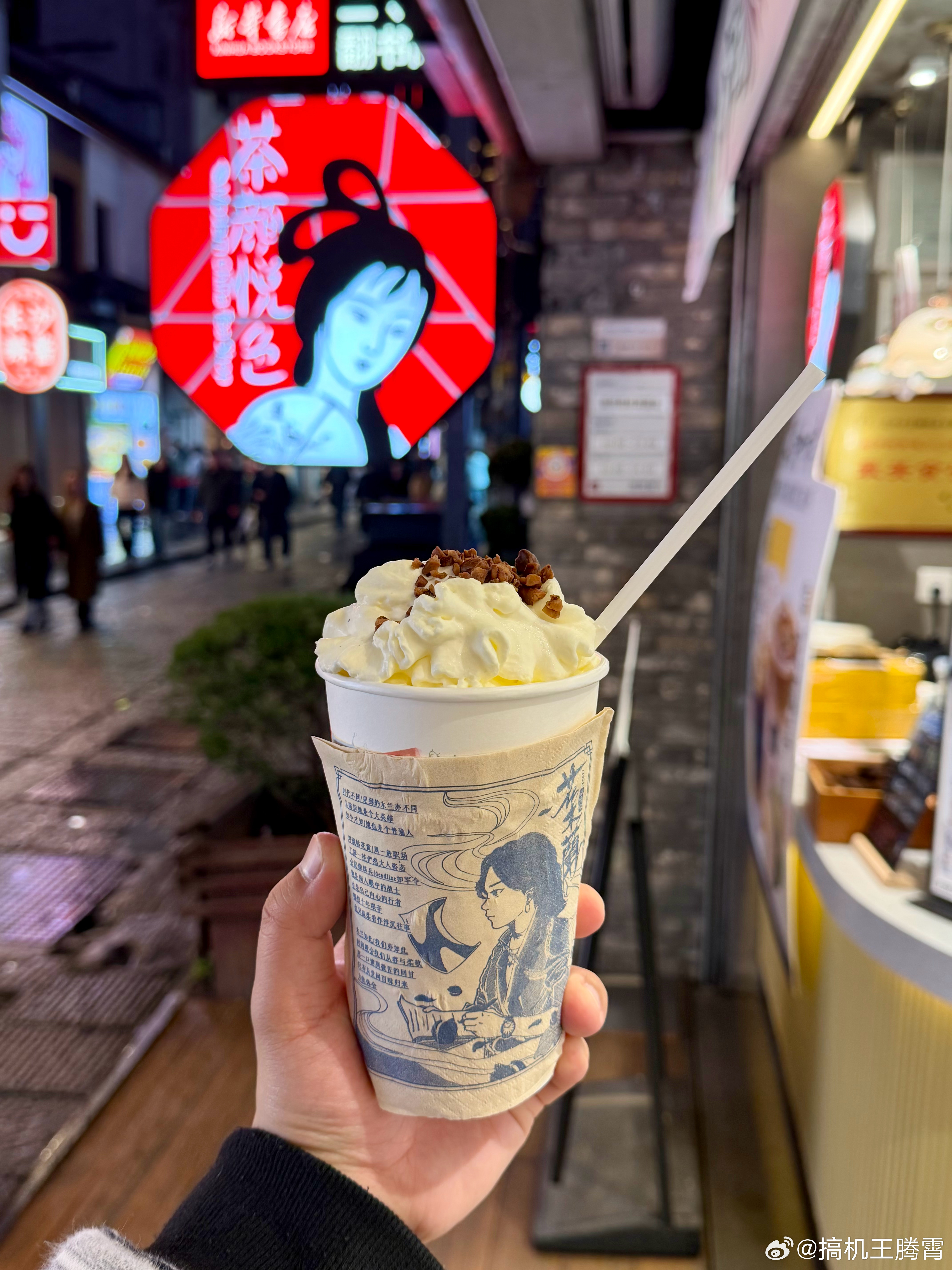 每次来长沙都得感叹一句，这人也忒多了吧，街上乌泱泱全是人，夜生活太丰富了，和朋友