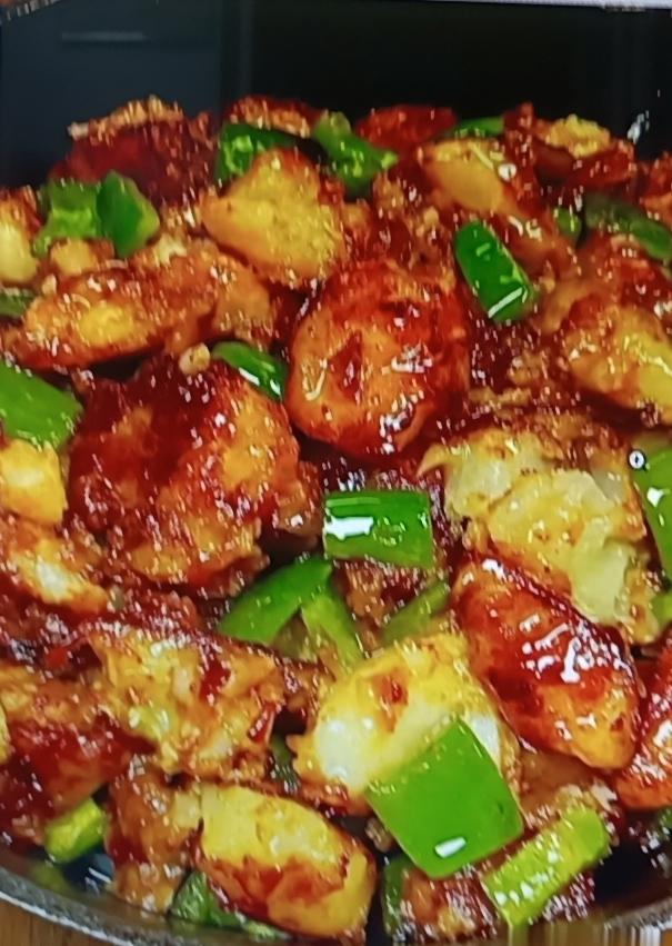 人上了年纪，身体就得好好保养，营养必须跟上。很多人会吃保健品，但药补不如食补。今