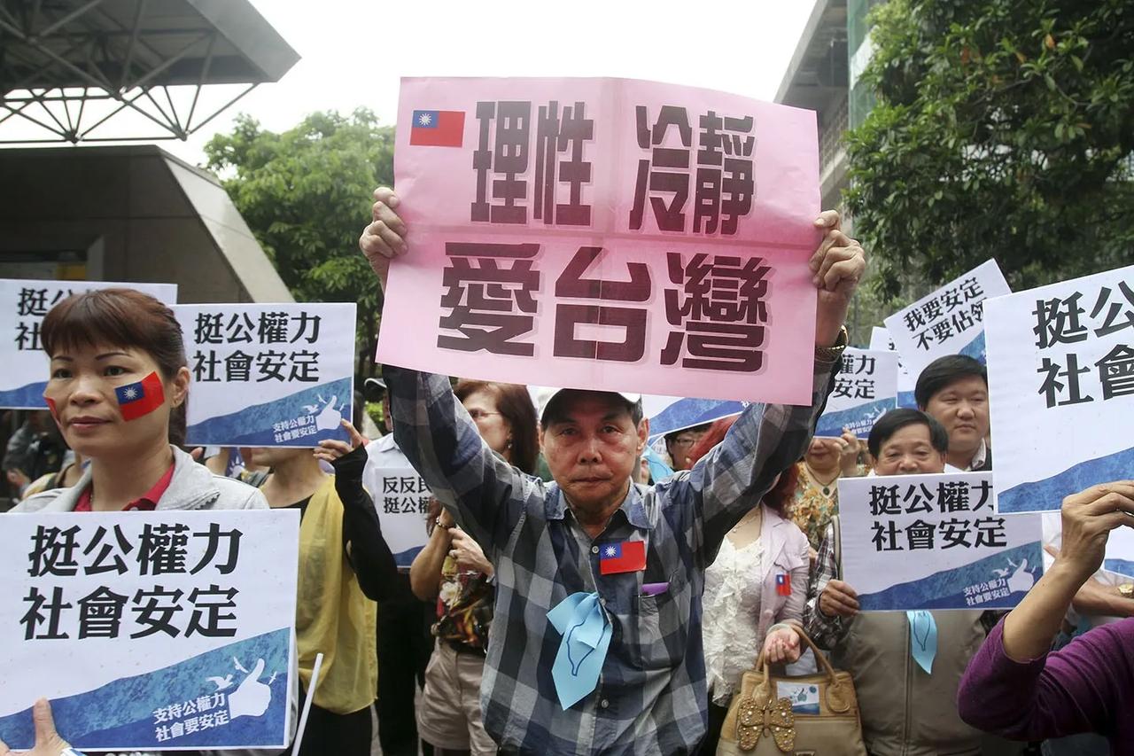 打破对立偏见，超六成台湾民众正视历史，心声向大陆靠拢。

台湾社会正在经历一场深