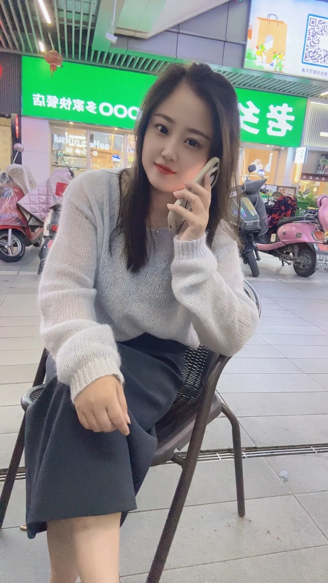 梧桐树呢 也没倒 我们的生活也会越来越好