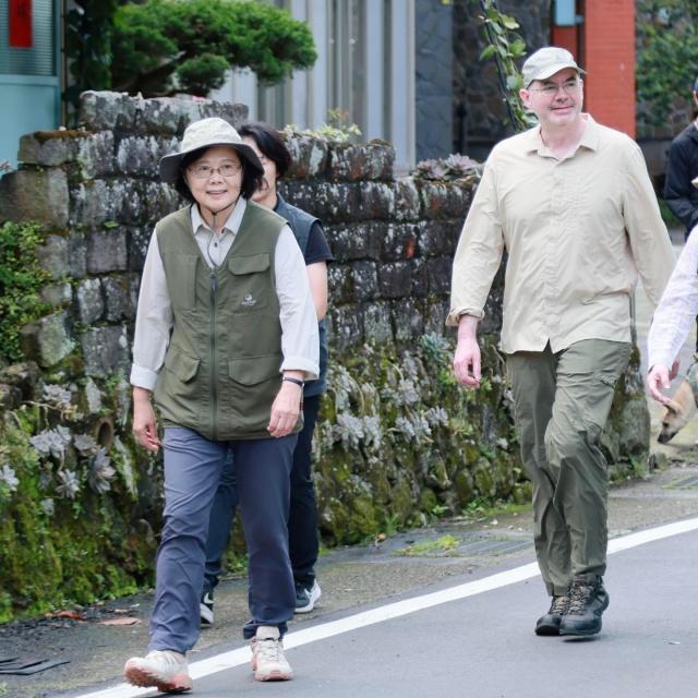 郑丽文战力强　美国、民进党都怕了？
中国国民党主席郑丽文访陆后，大陆推出十项惠台