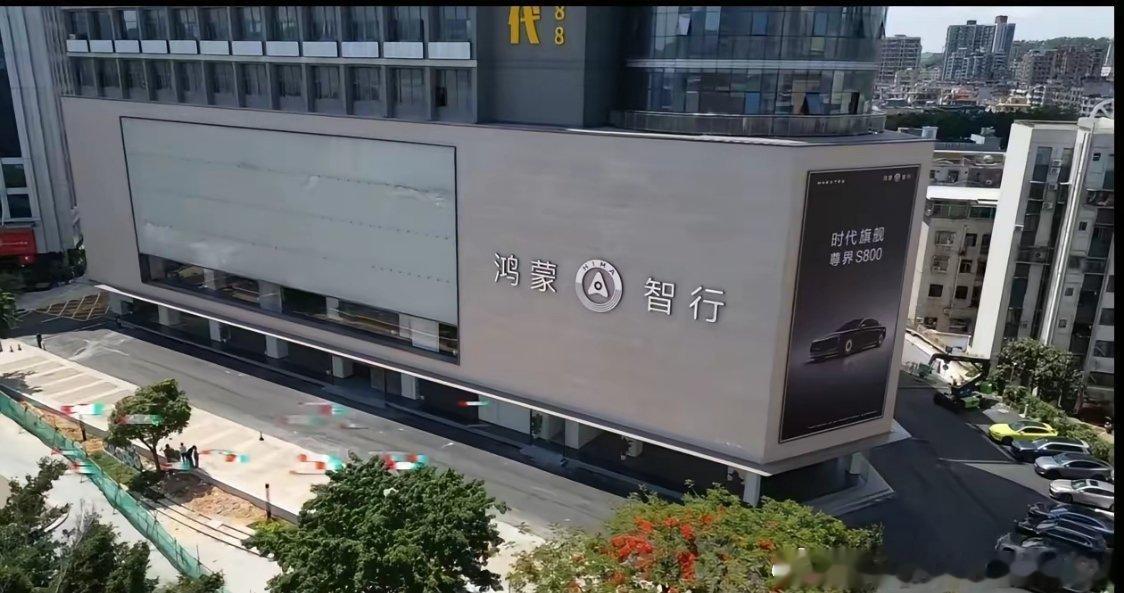 鸿蒙智行不能有华为标志。乾坤智驾这么大华为标志。 