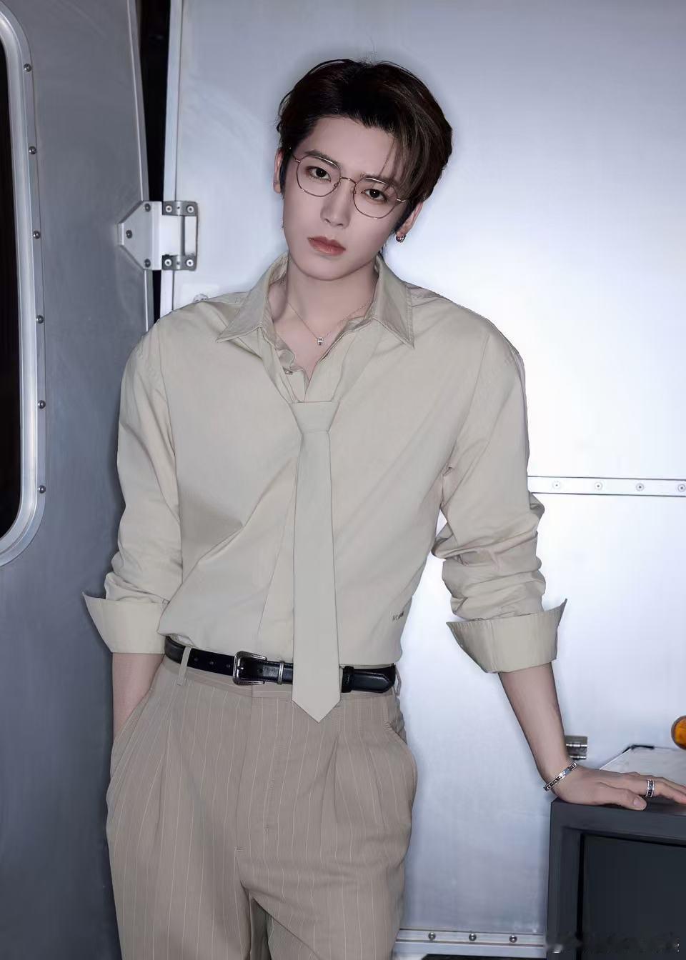 侯明昊的唱功侯明昊唱爱错有150万赞 一开口就很有故事感，侯明昊对爱错的诠释很到