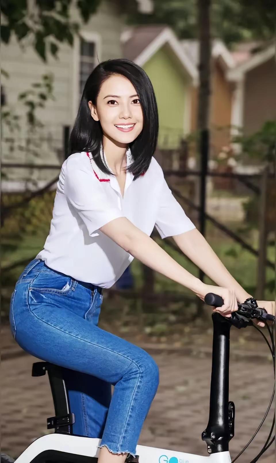青春洋溢的骑行时光，与自然亲密接触🌿🚴‍♀️