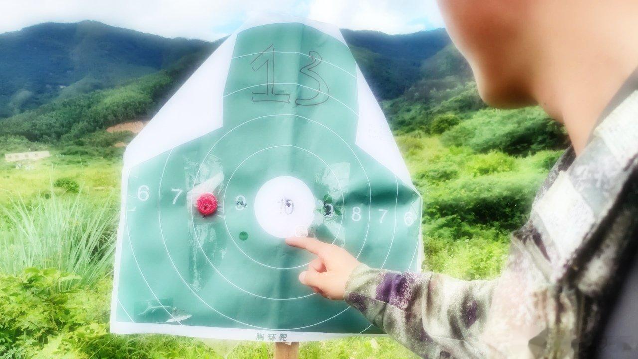 #前线熄灯号[超话]##军营晚点名##人民前线# 狙击手素有战地幽灵之称尖刀利刃