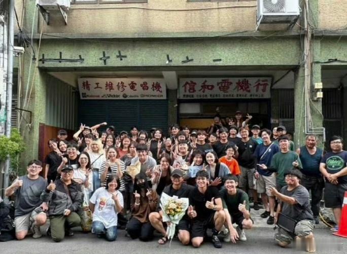 黄旭熙拍短剧了 ber？🐵就这么水灵灵地复出了？真心不是很想看动物表演啊[无聊