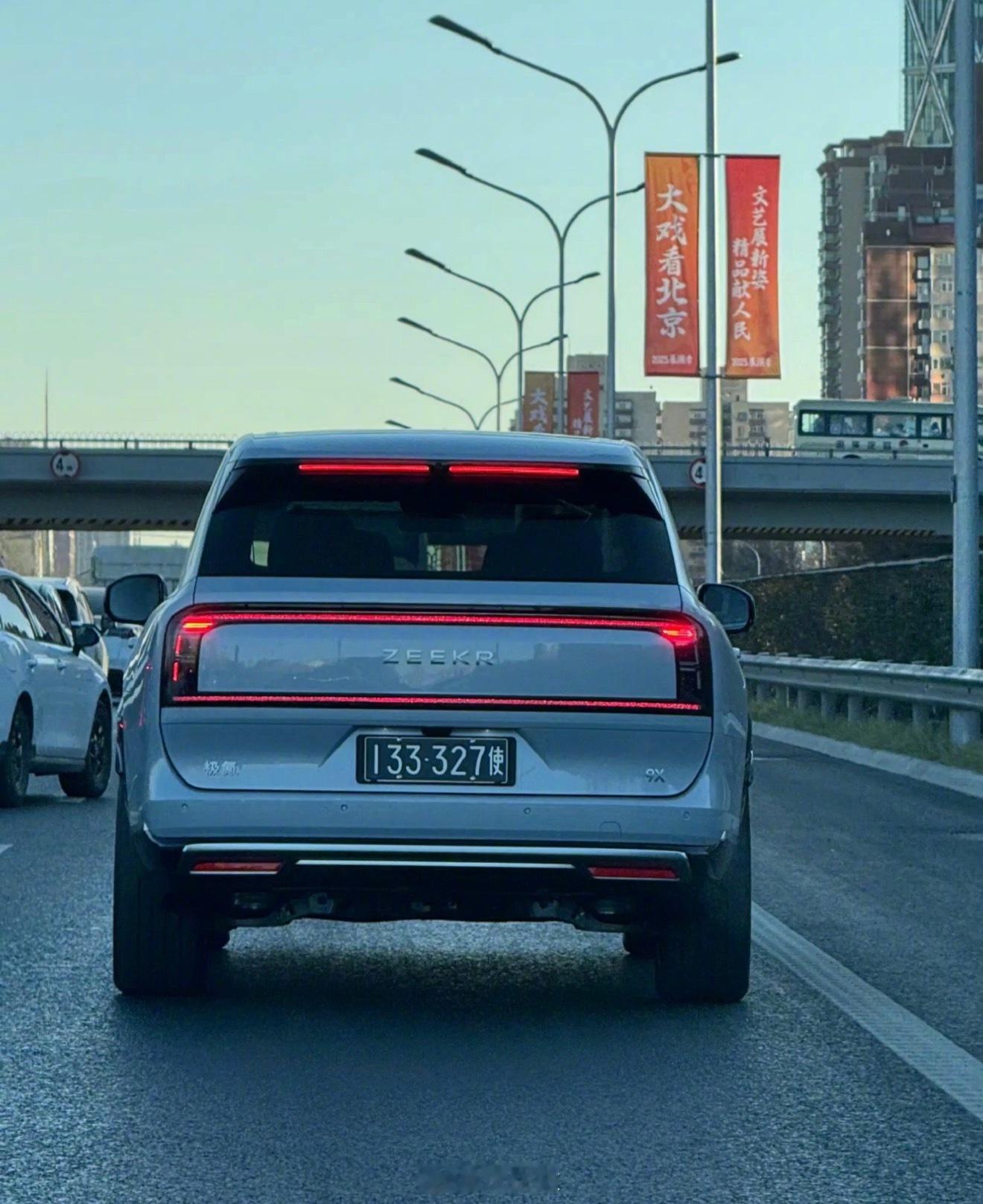 全国首台黑牌极氪9X？据说是朝鲜使馆的～（转自网络） 