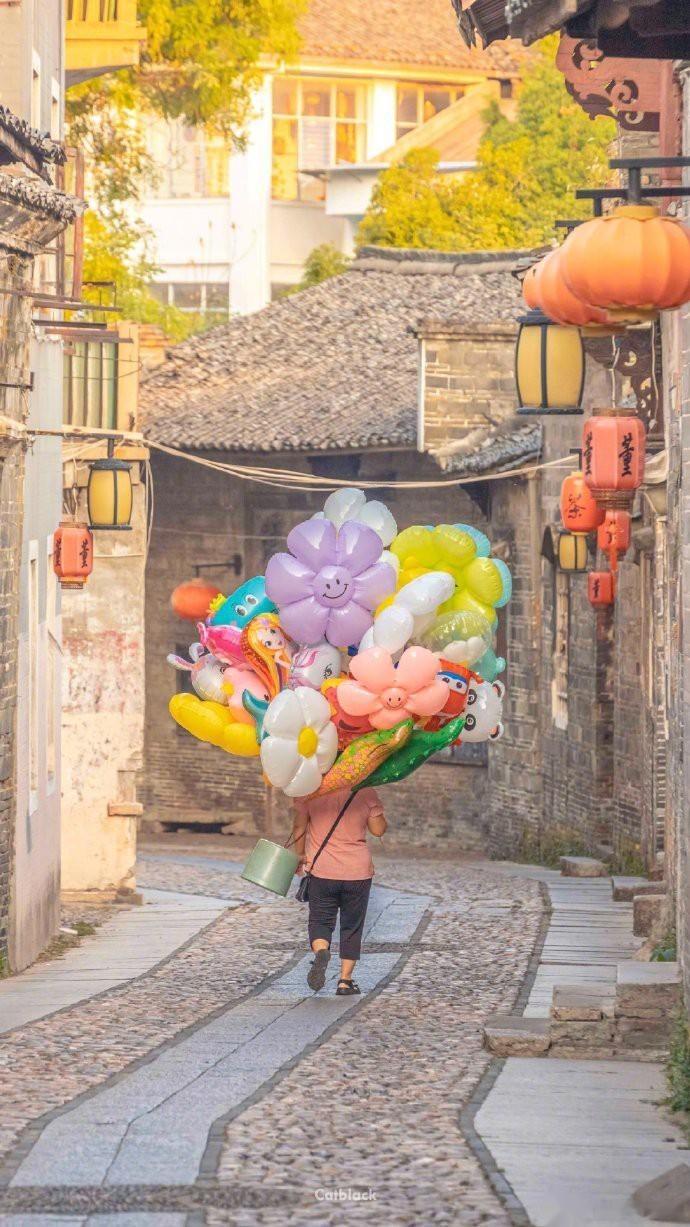 我记得美国记者卡罗尔·史密斯有句话： “痛苦是生命的一部分，也是愈合的一部分。”
