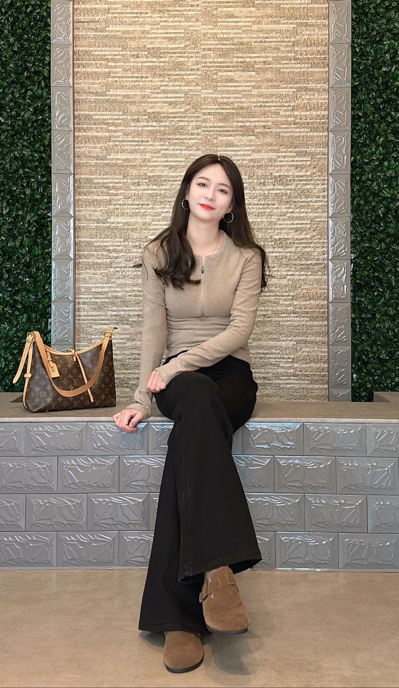 时间的参照物不再是我越来越长的头发而是淡然接受一切的能力打底衫 韩系穿搭